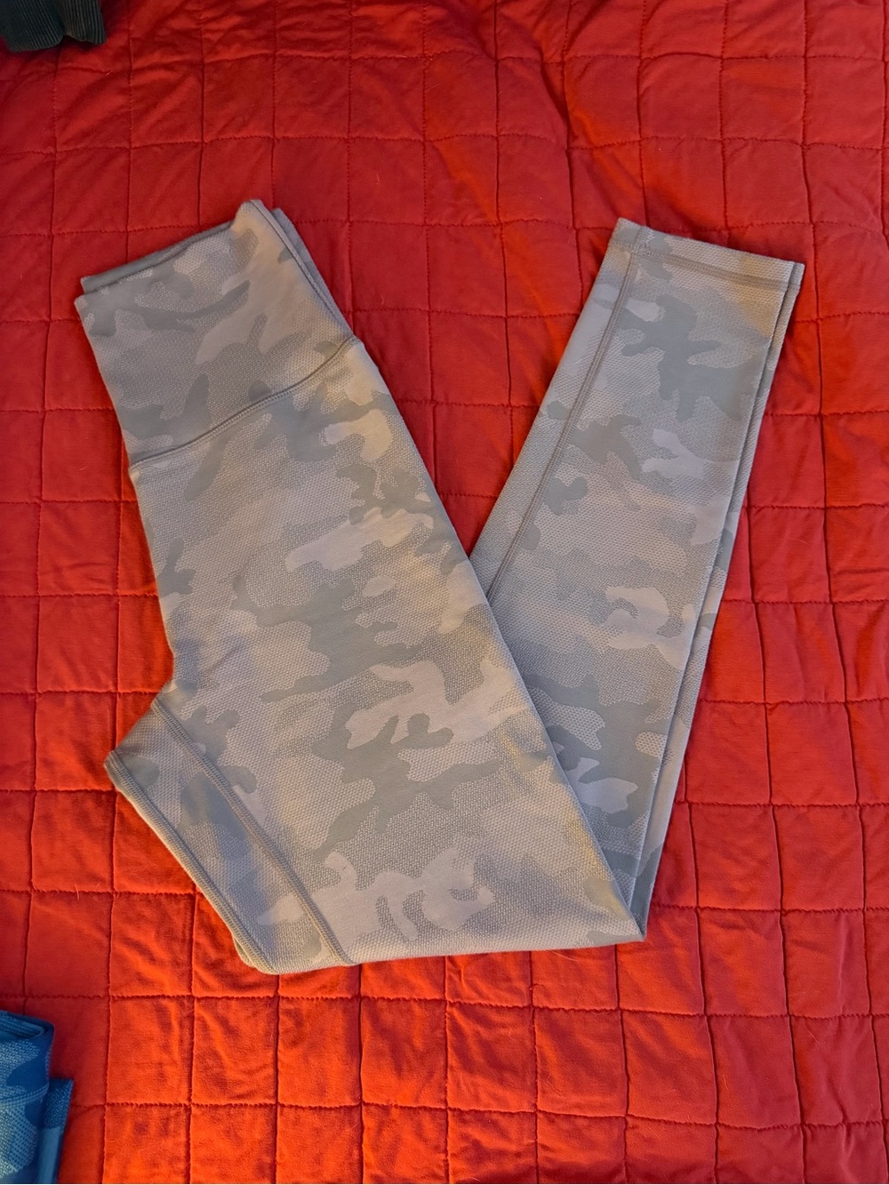 P’Tula Coral Stealth Camo Print Leggings 23” Size Medium GUC